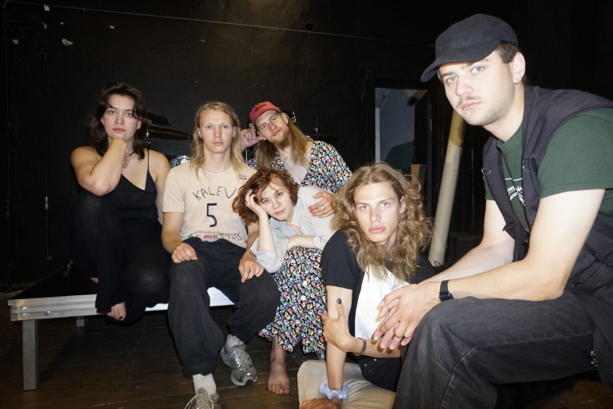 Surmast, tööst ja inimolu viletsusest – Müürilehe kultuurikalender novembris