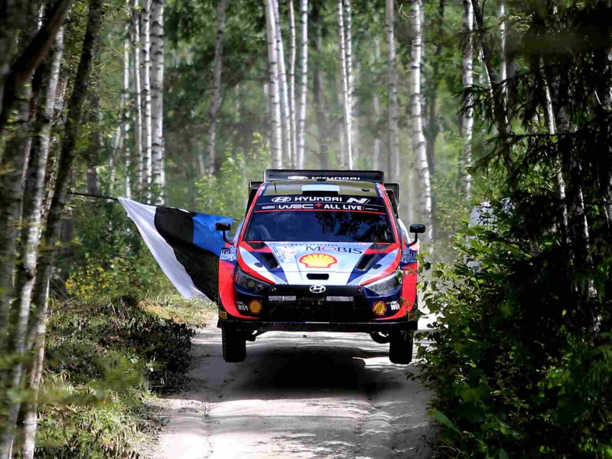 Pühad mootorid ehk Kuidas loodusrahvast sai rallirahvas