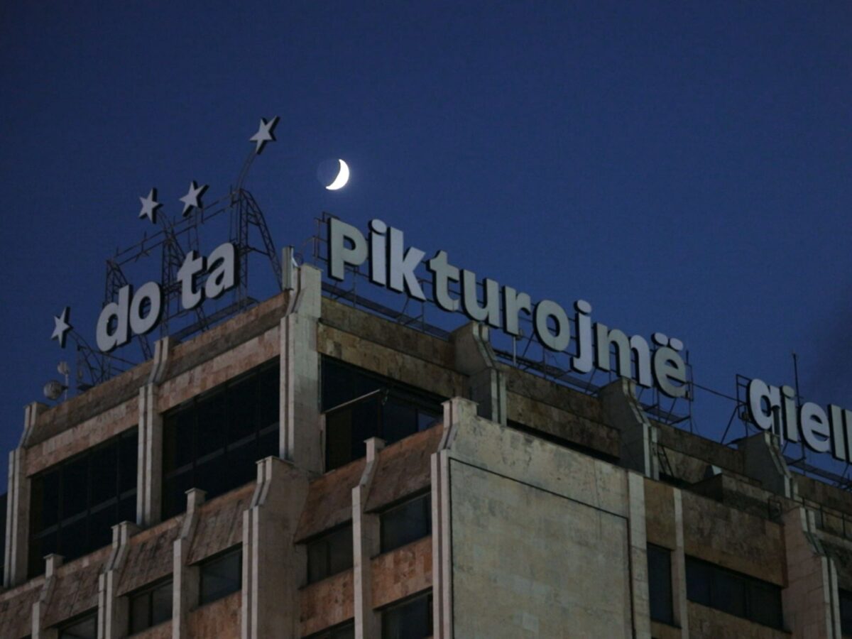 Manifesta 14. Poliitilised aktsioonid kunsti vihmavarju all