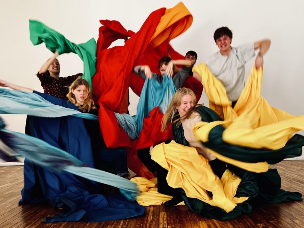 Lõpumeeleolud ja kaubanduslikud teadaanded – Müürilehe jõulukuu kultuurikalender