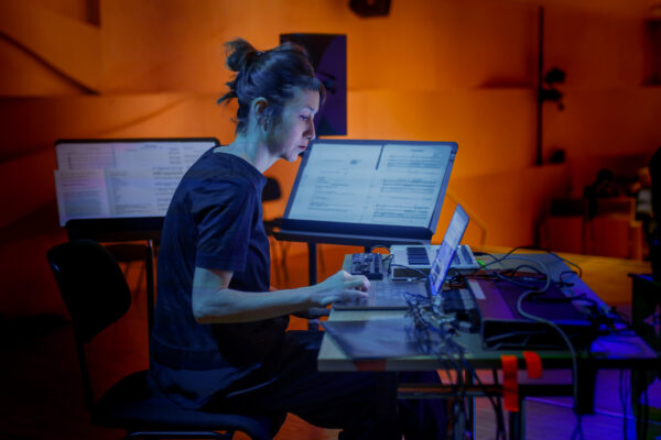 Festival COMMUTE – briis akadeemia päikese all