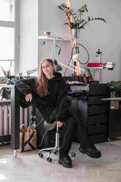 Stuudios: Kummitava tänava kunstnik Darja Popolitova