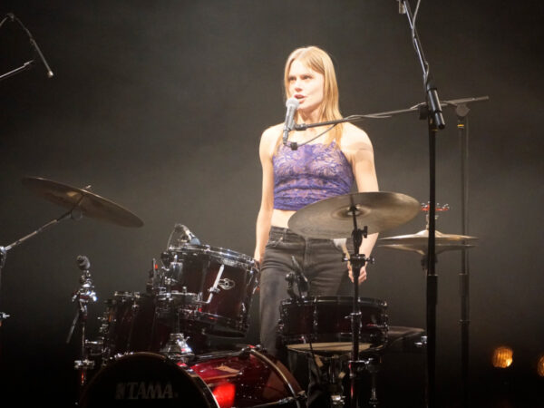 M&otilde;tle mida tahes &ndash; v&otilde;i &auml;ra m&otilde;tle &ndash; v&otilde;i m&otilde;tle &uuml;le. Reportaaž &Uuml;mberl&uuml;lituselt