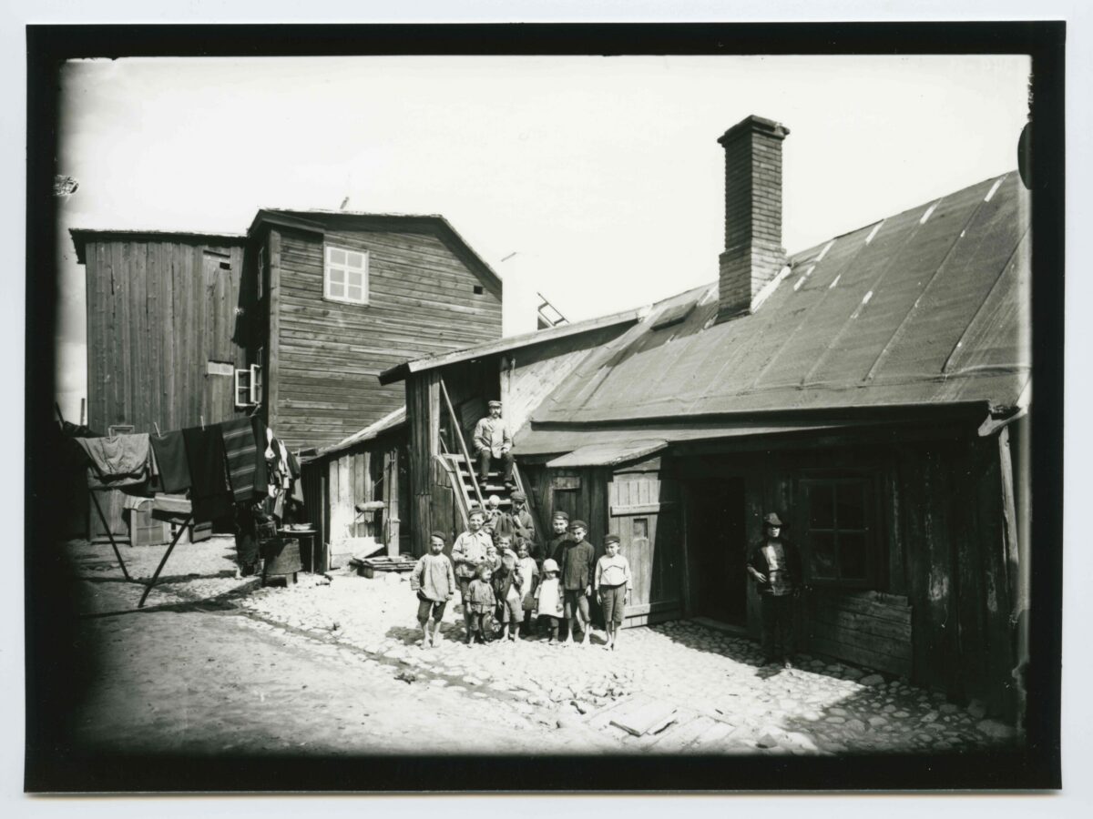 Oma tuba, oma luba? Privaatse kodu kujunemine ja paradoksid