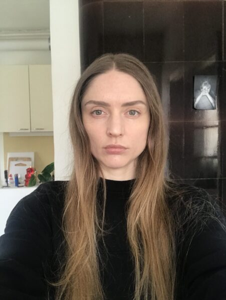 K&uuml;mme k&uuml;simust filmikooli astujale