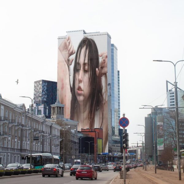 Valge Tüdruk – EMO G (2024)