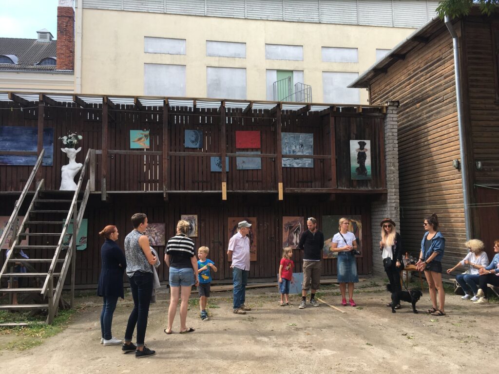 Naabrite päev Kastani tänaval. Foto: Priit Rand