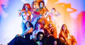 Sädelust, bravuuri ja rohkem ruumi. Intervjuu lavastuse „Siinpool sood” drag-kunstnikega 