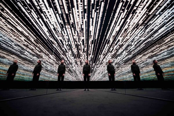 Jaapani kunstnik Ryoji Ikeda avab kultuuripealinnas Eesti teadusandmetel põhineva isikunäituse