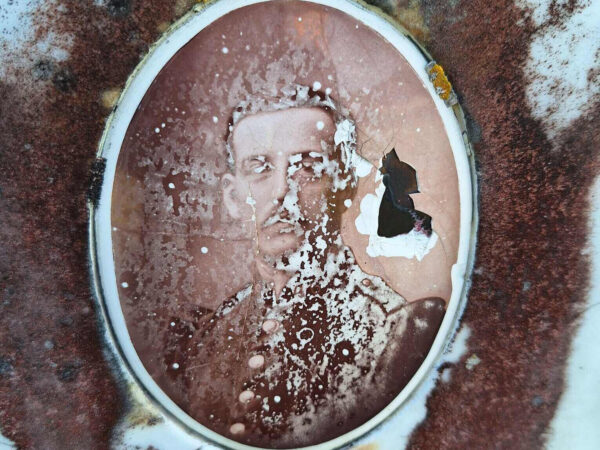 Suremise r&otilde;&otilde;mud ehk &Uuml;he kalmistur&auml;nduri m&auml;rkmeid