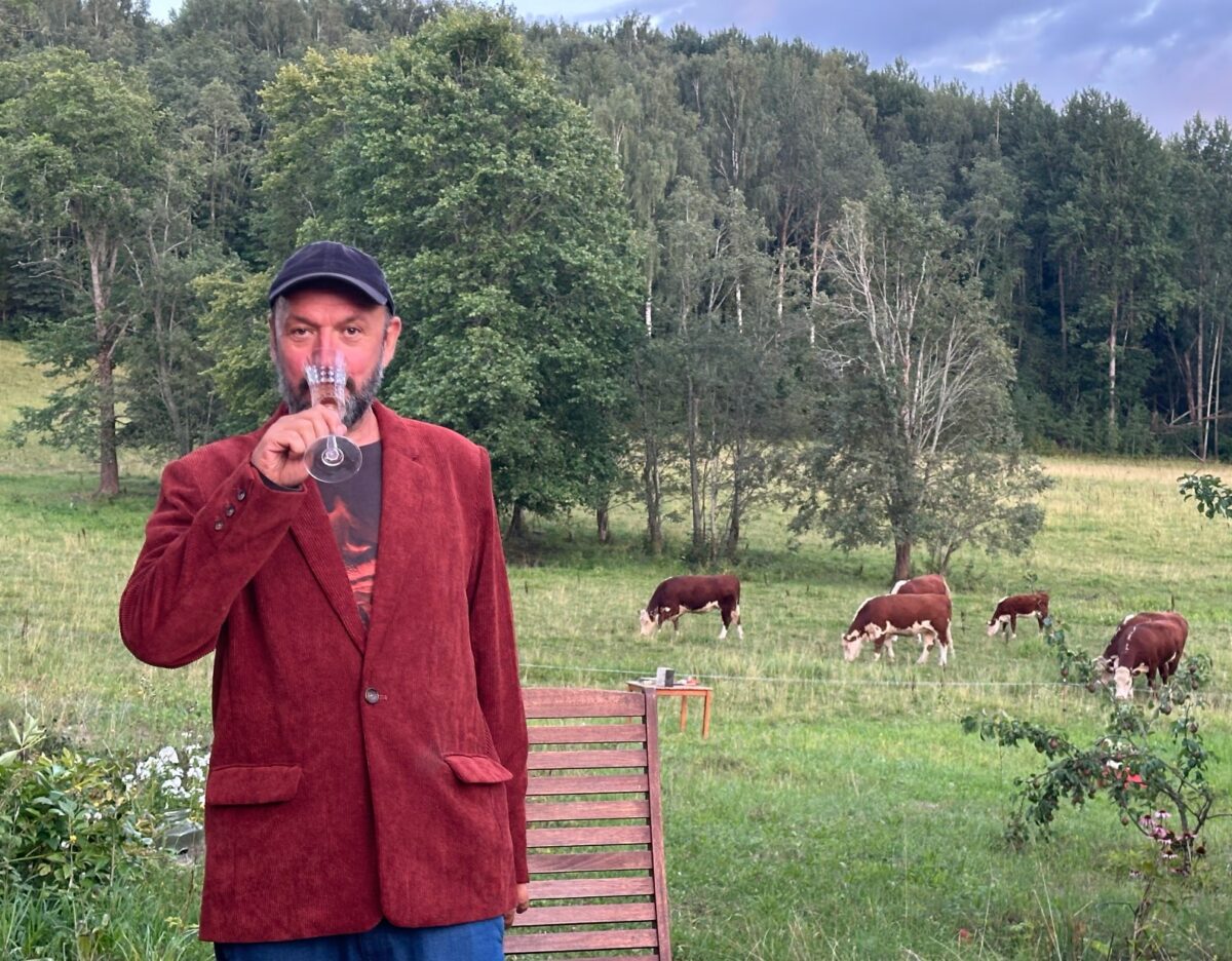 IDA Raadio peab sünnipäeva ja alustab Raul Saaremetsa hommikusaatega