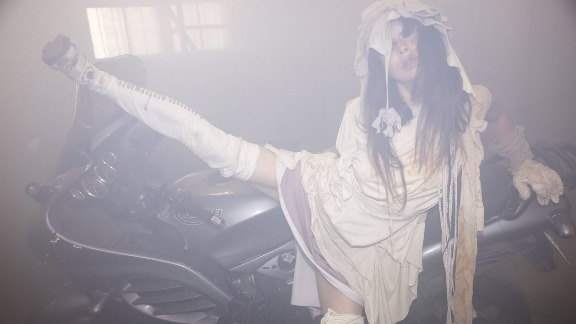 SORCERER tutvustab tsüklilise performance’iga sügiskollektsiooni