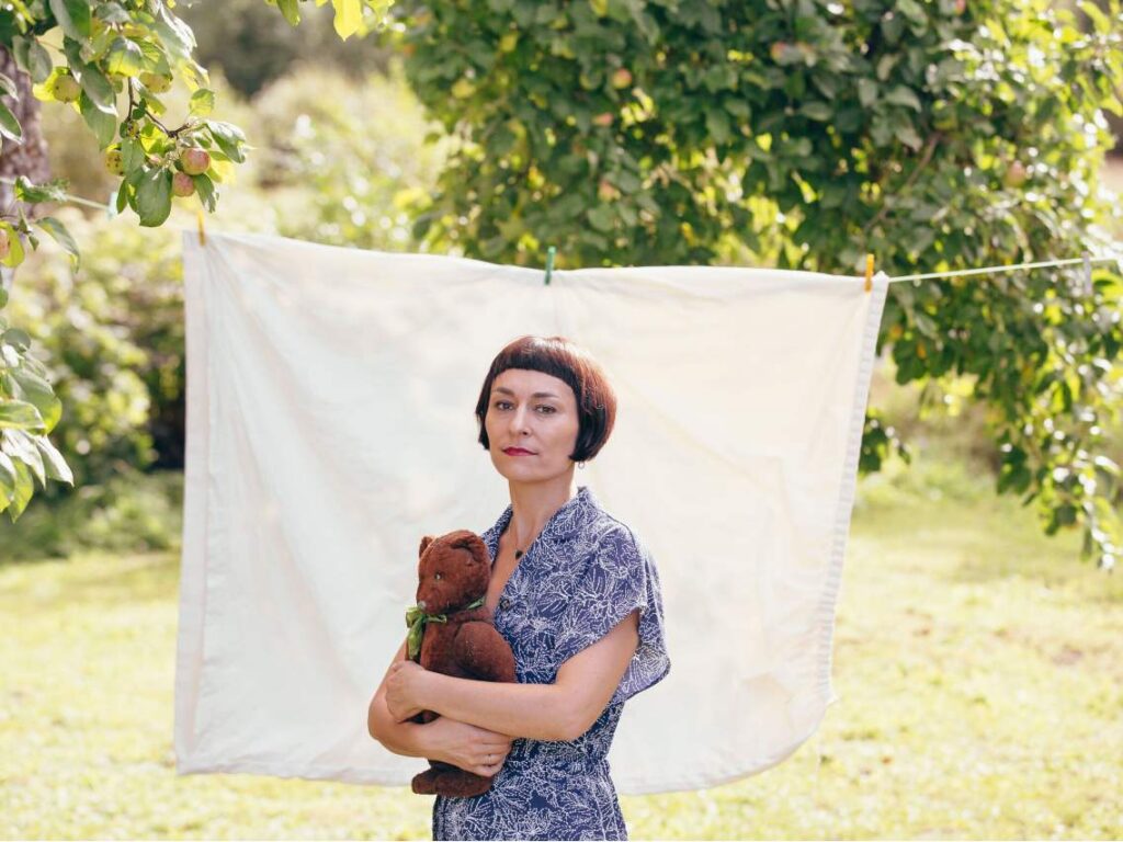 Pimedusest valgustatud ja &uuml;hiskonnast haavatud