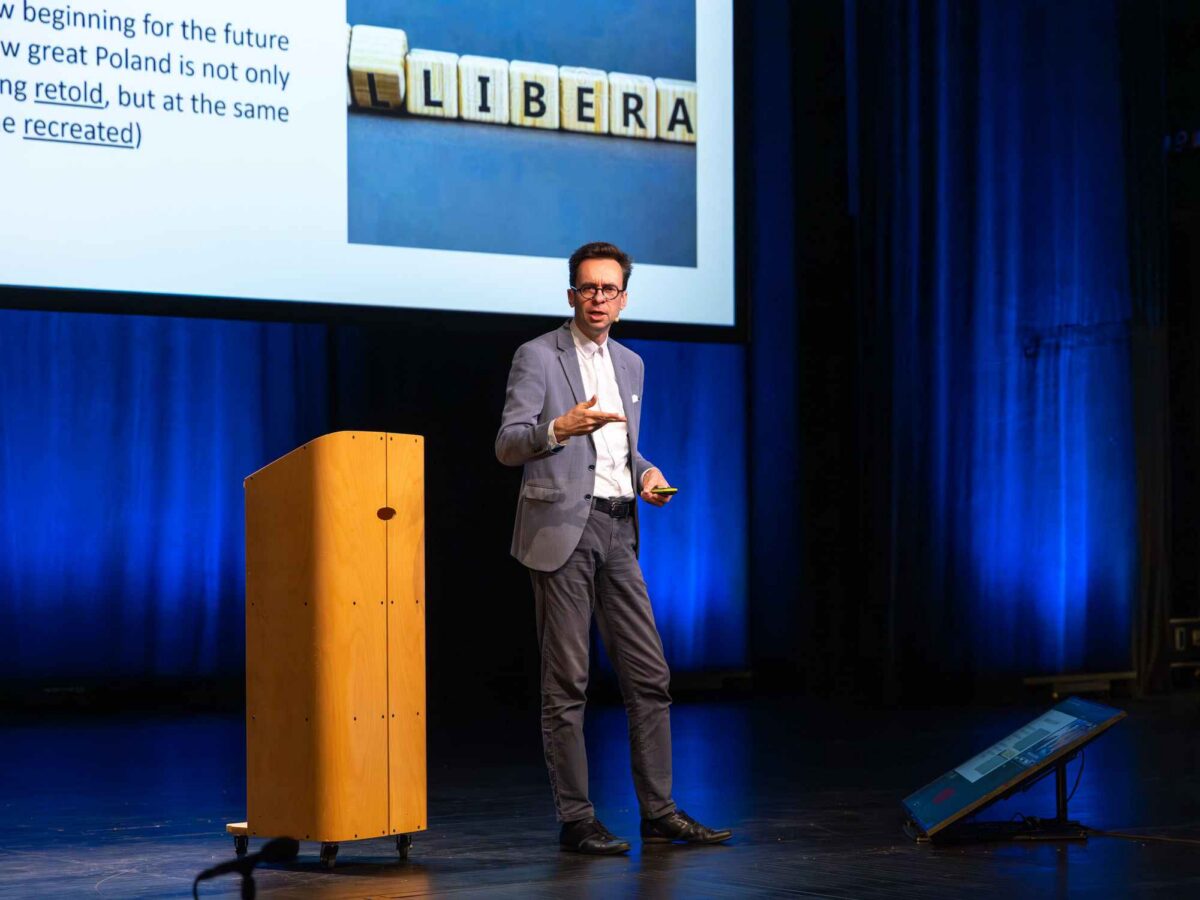 Kui ajaloost saab relv. Intervjuu Euroopa Solidaarsuskeskuse asedirektori Jacek Kołtaniga